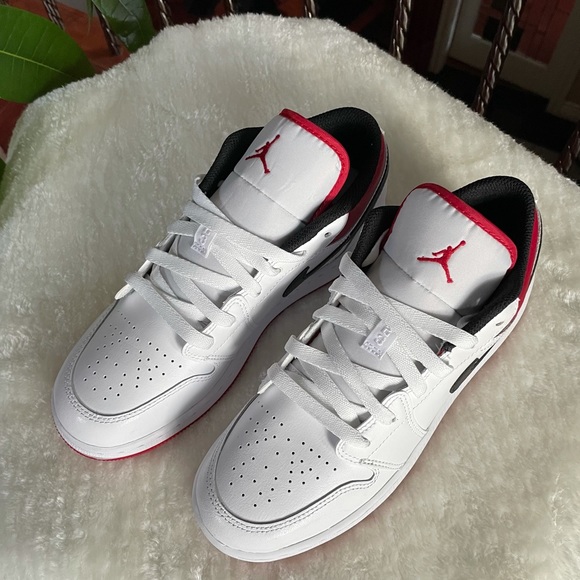 ‼️SOLD‼️ Nike Air Jordan Sneakers - Picture 3 of 15